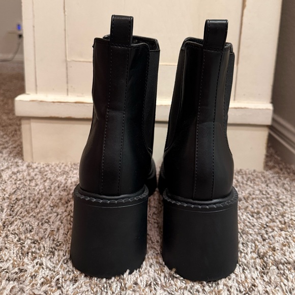 Madden Girl Platform Chelsea Boots - Picture 6 of 10